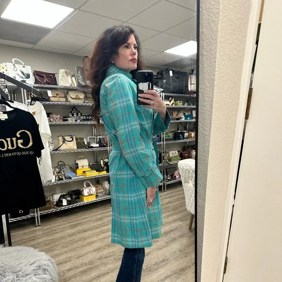 Burberry trenchcoat - Picture 1 of 2